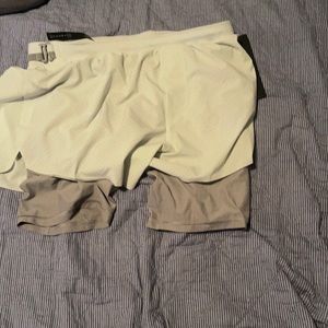 Lululemon running shorts Size:L